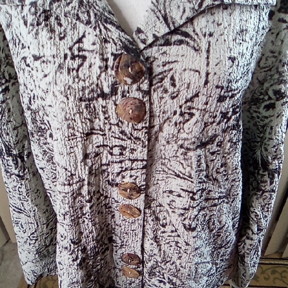 Patterned Button-Up Jacket - Picture 2 of 4